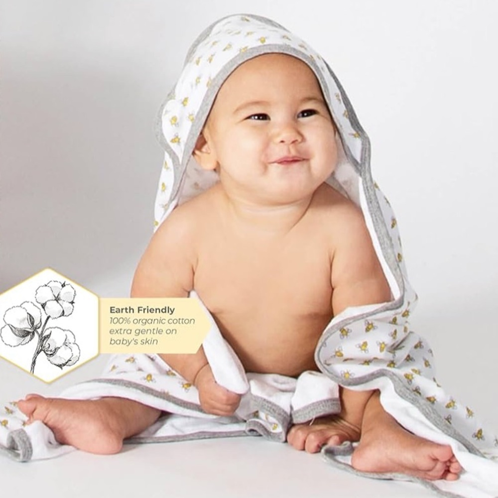 NWT Burt's Bees Baby Set of 2- Hooded Towels